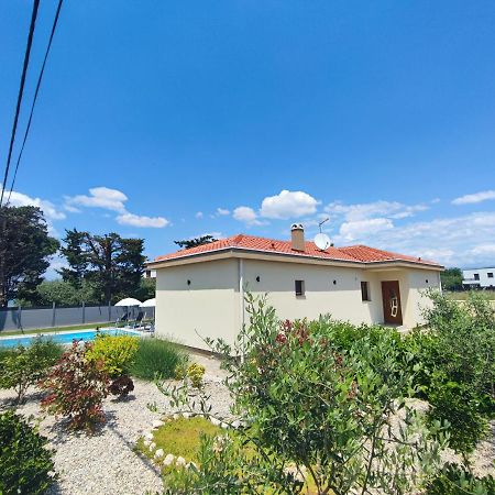 Villa Mattina, With Heated Pool And Jacuzzi Privlaka  Eksteriør bilde