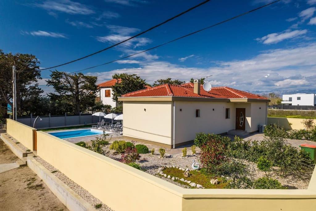 Villa Mattina, With Heated Pool And Jacuzzi Privlaka  Eksteriør bilde