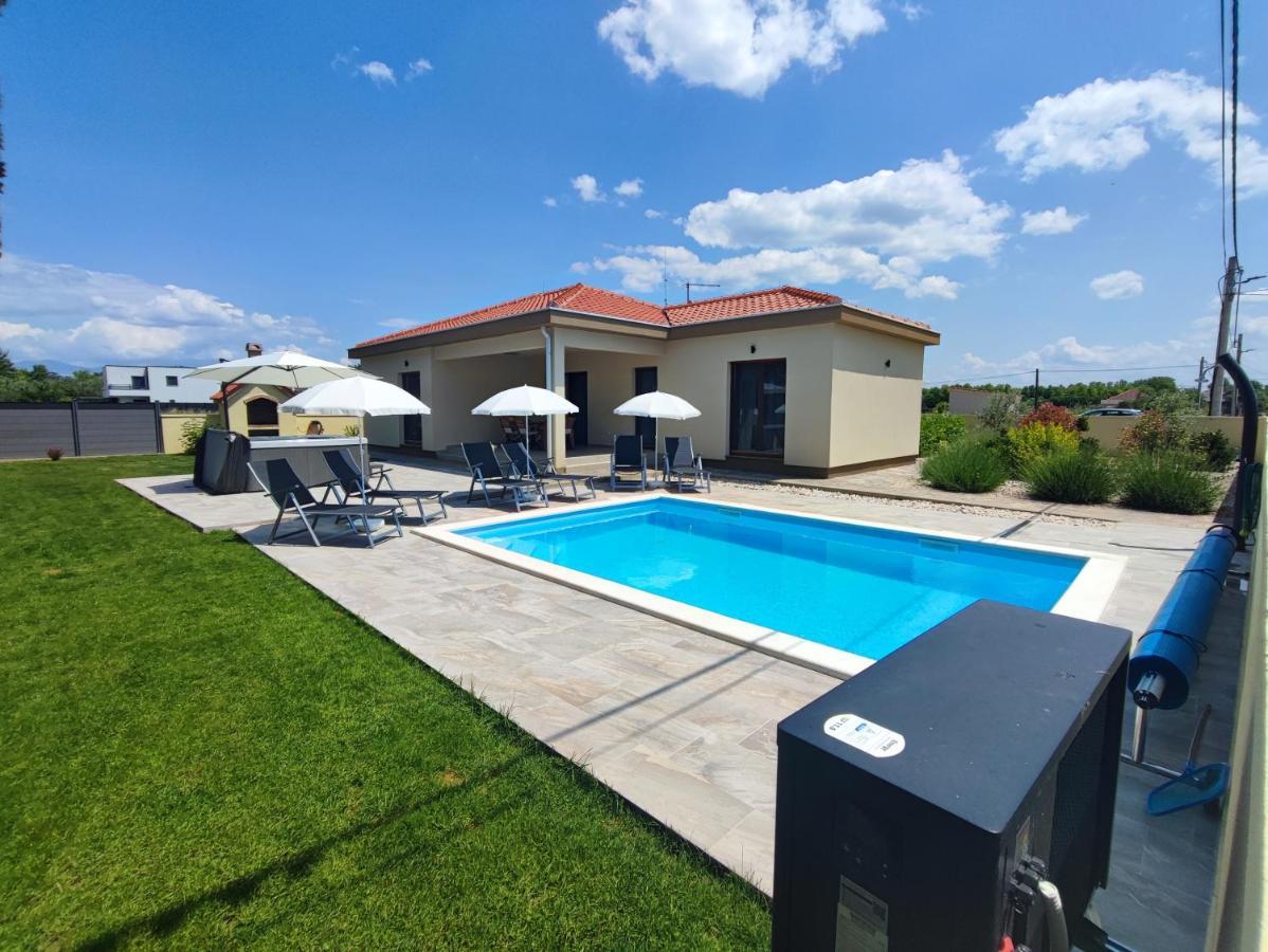 Villa Mattina, With Heated Pool And Jacuzzi Privlaka  Eksteriør bilde