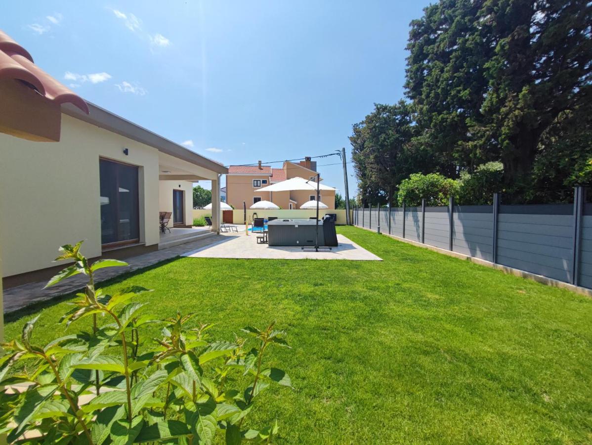 Villa Mattina, With Heated Pool And Jacuzzi Privlaka  Eksteriør bilde
